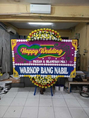 Papan Bunga di Menara Astra